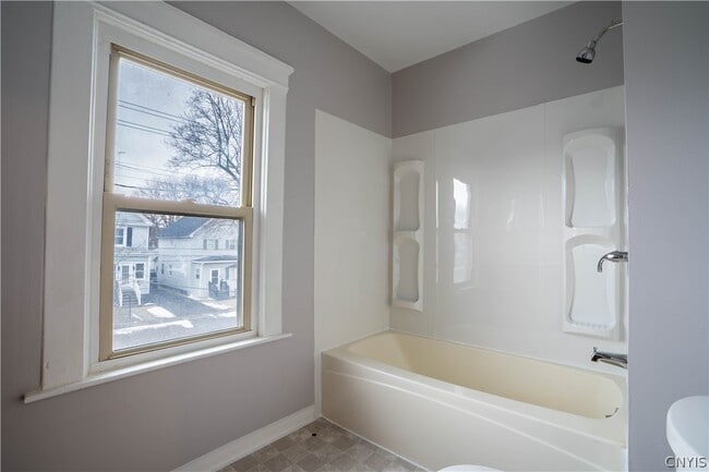 Building Photo - 208 E Clark St