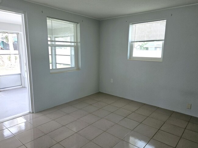 Building Photo - Annual Unfurnished Cute Florida Home with a private backyard for enjoying the Florida Lifestyle! ...