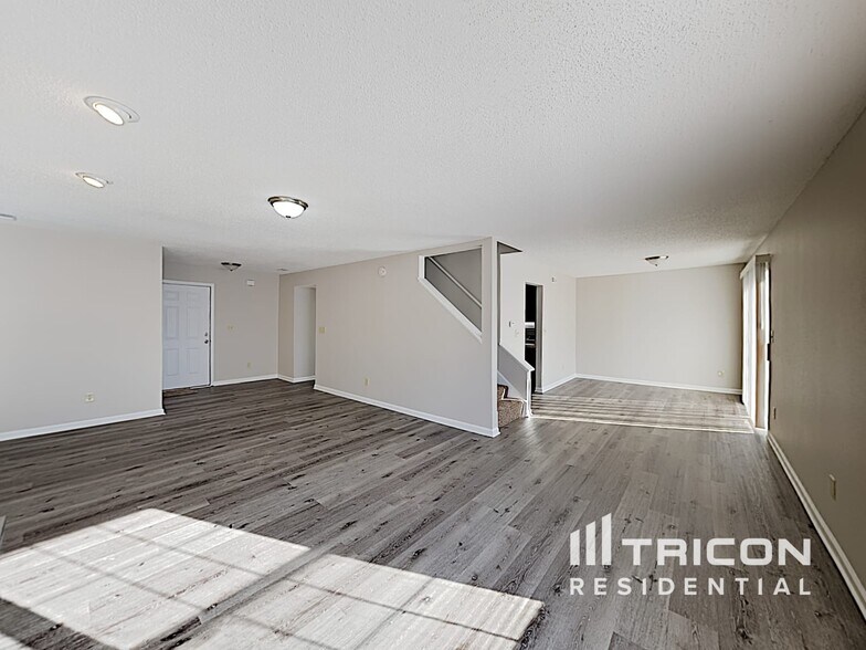 Building Photo - 10333 Liverpool Way