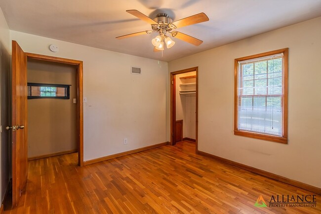 Building Photo - 360° VIRTUAL TOUR ~ Spacious home close to...