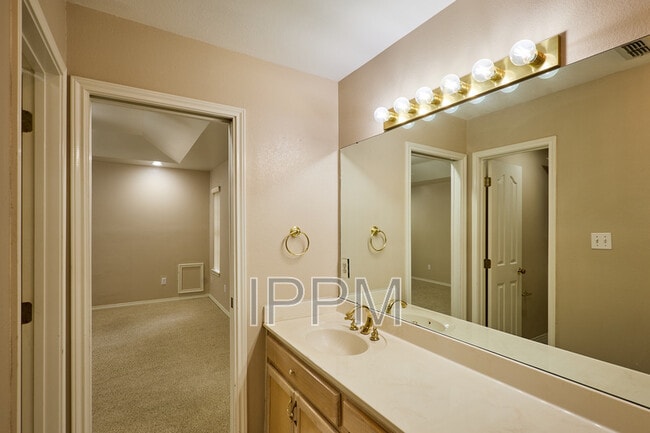 Building Photo - 1309 Summerfield Ln