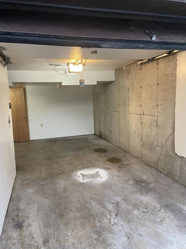 Building Photo - 553 E 200 N