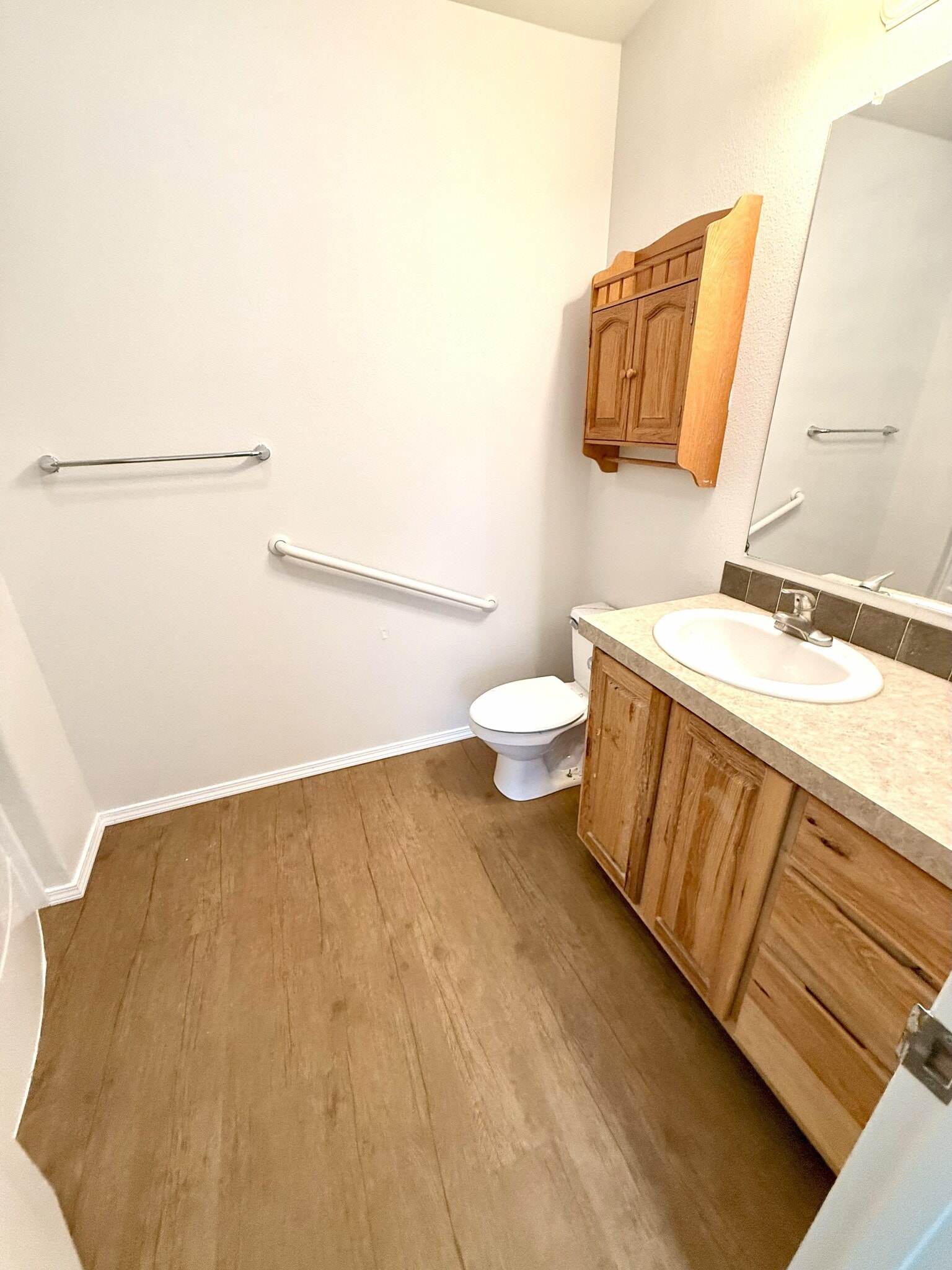 Master Bathroom - 1163 Thomas Dr