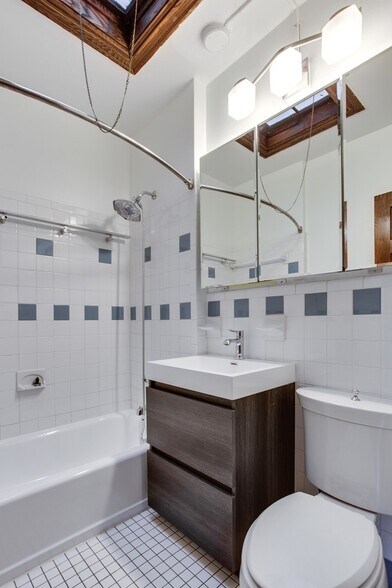Main bathroom - 702 Ingraham St NW
