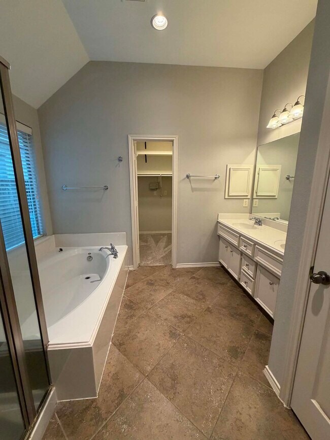 Building Photo - 5607 Wagon Wheel Ln