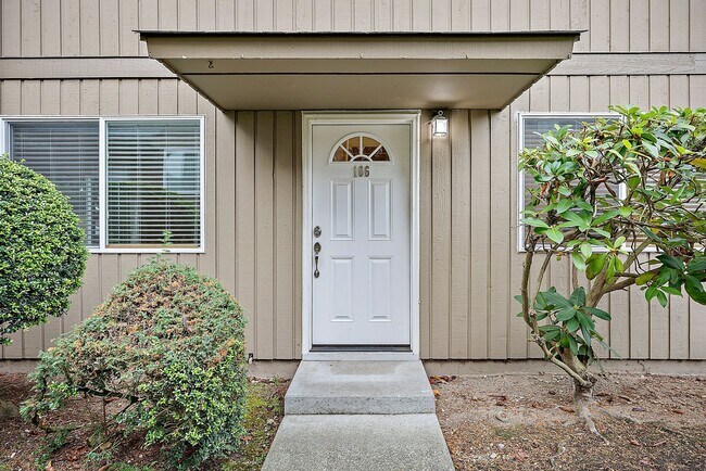 Building Photo - North Tacoma Condo Living | 2 Bed, 1.5 Bath End-Unit | Great Amenities!