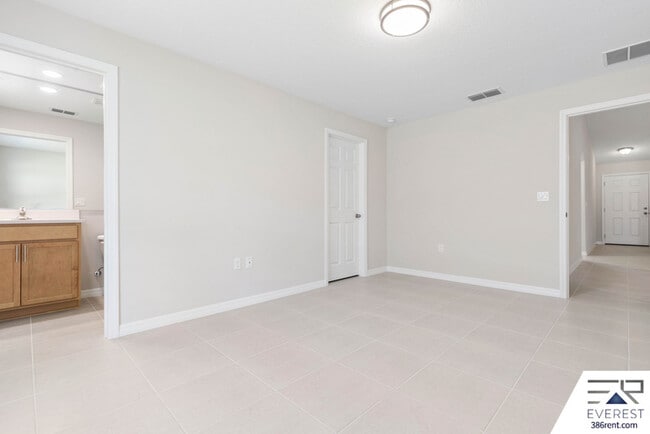 Building Photo - 11 Serenity Pl