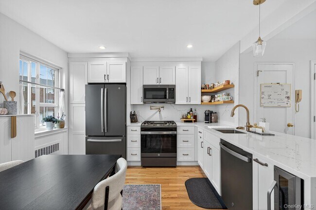 Building Photo - 42 Nathan Hale Dr