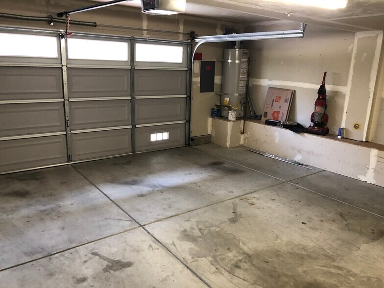 Building Photo - 481 Tea Tree Ter