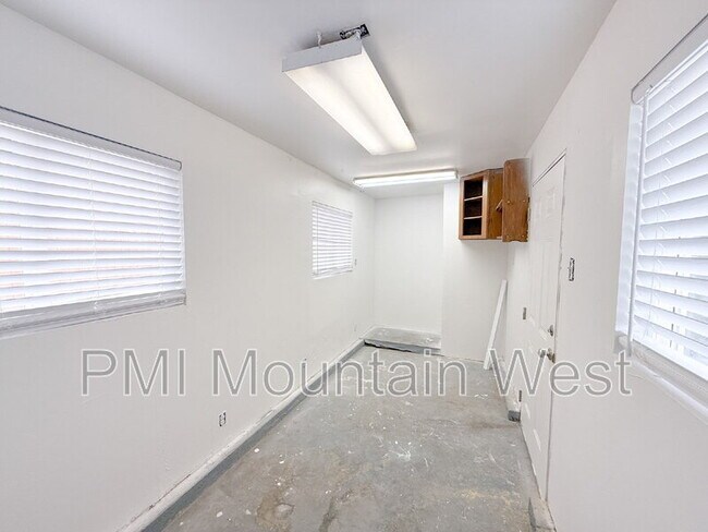 Building Photo - 1011 Claremont Dr