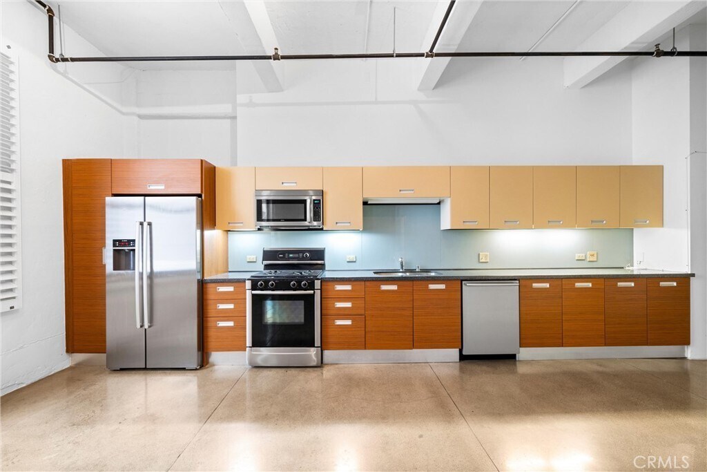 Building Photo - 738 S Los Angeles St