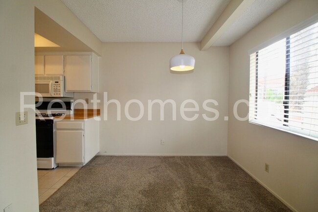 Building Photo - 9362 Twin Trails Dr