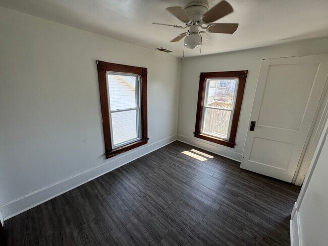 Building Photo - 748 Randolph Ln