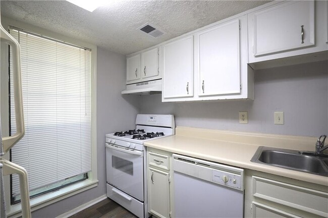 Building Photo - 2996 Sonya Ln
