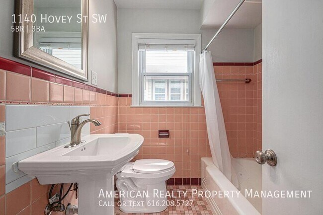 Building Photo - 1140 Hovey St SW