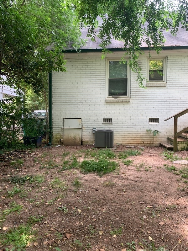 Building Photo - 4201 Dinglewood Ave