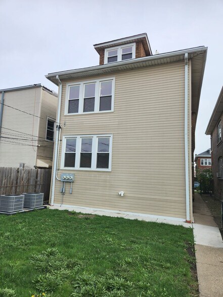 Building Photo - 5230 W Deming Pl