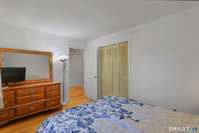 Building Photo - 44 Garden St