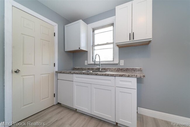 Building Photo - 9327 Schaefer Hwy