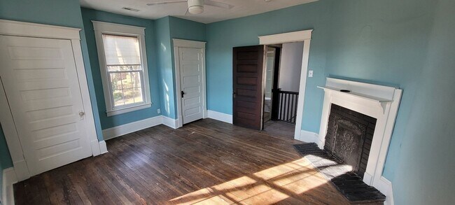 Building Photo - 606 Hillcrest Dr