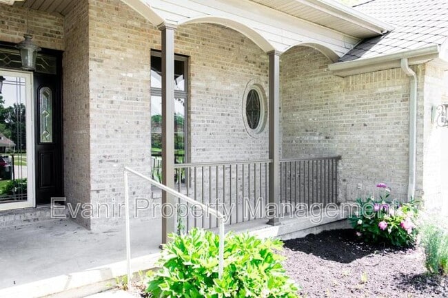 Building Photo - 113 Brittany Ln