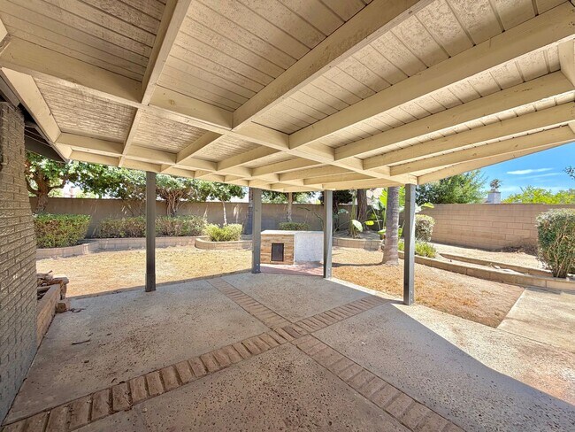Building Photo - Spacious 4 Bedroom Home available In Alta Loma!