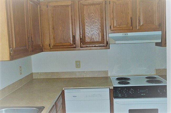 Building Photo - 902 Verdant Dr