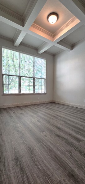 Building Photo - 944 Lake Meadow Ln
