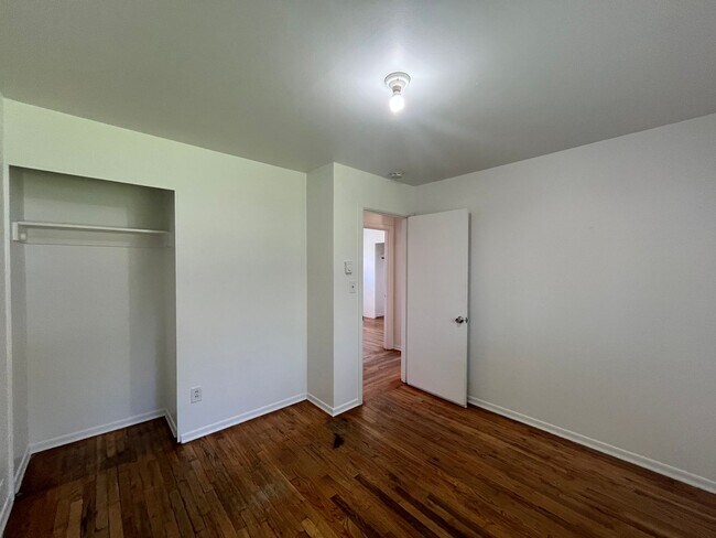 Building Photo - 6727 SE Reedway St