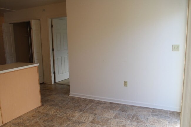 Building Photo - 12 W High St