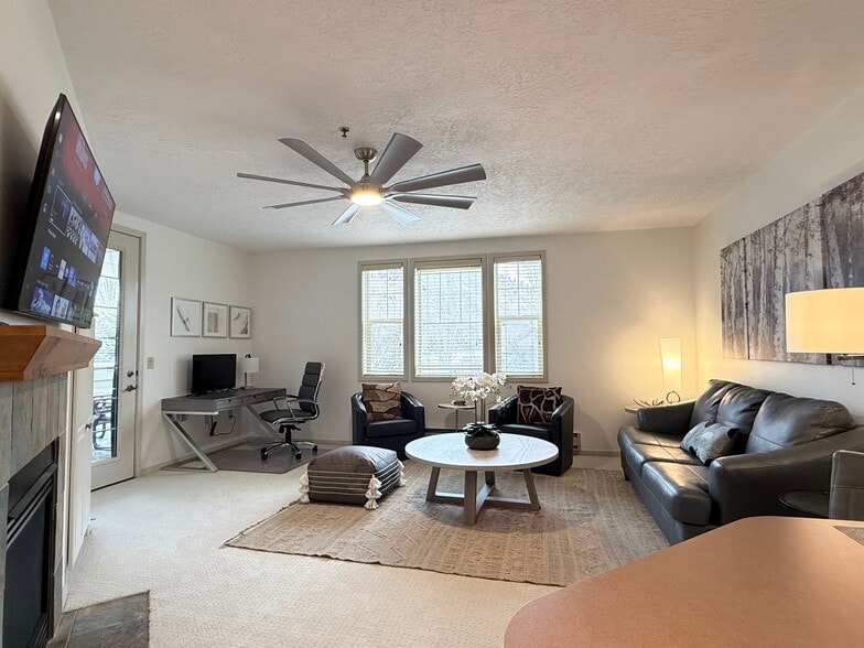 Building Photo - 1325 S Hwy 89