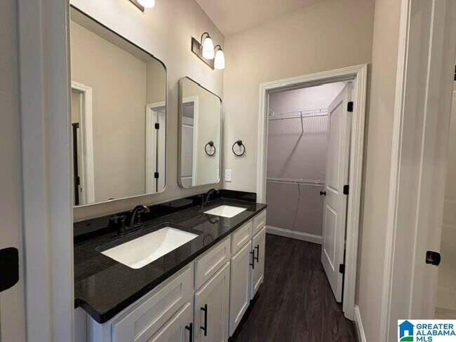 Building Photo - 4411 Lennox Pl