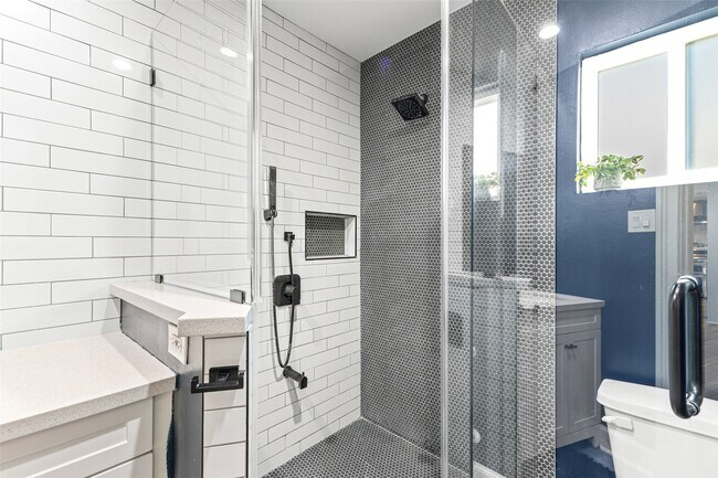 Building Photo - 515 Foxglove Ln