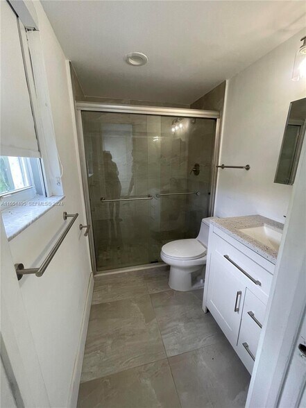 Building Photo - 1255 W 49th St