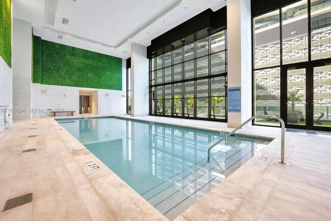 Building Photo - 1010 Brickell Ave