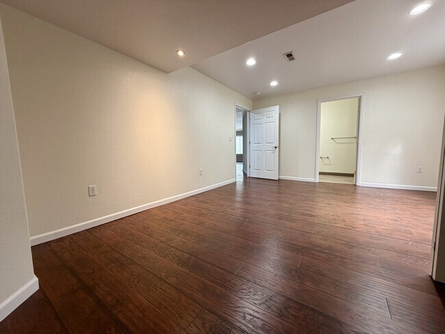 Building Photo - 653 Millet Cir
