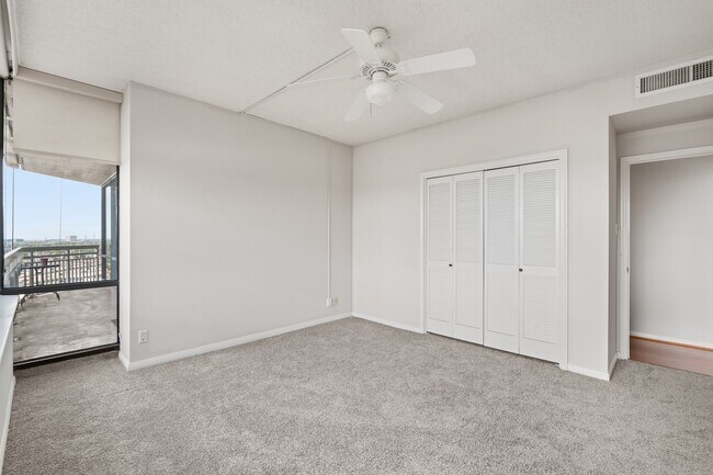 Building Photo - 14 Greenway Plz