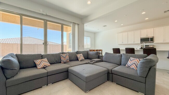Building Photo - 2041 W Sierra Sunset Trail