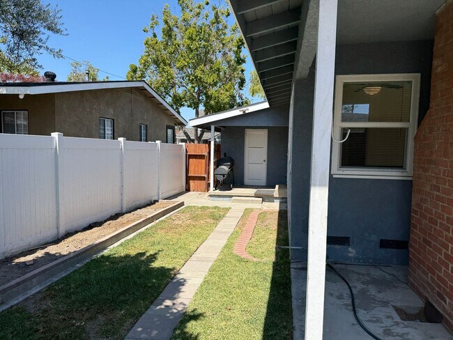 Building Photo - Now Leasing a 2-Bedroom Home in a Prime East Long Beach Location!