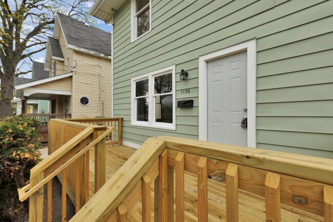 Building Photo - 1136 W Allegan St