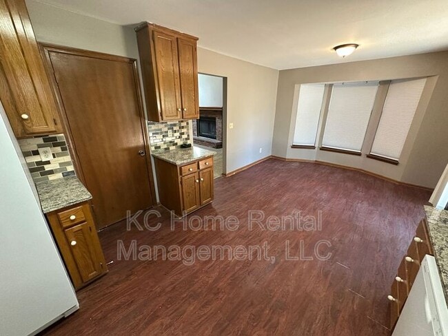 Building Photo - 11747 Oakmont St