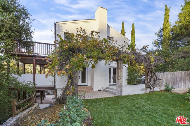 Building Photo - 373 Loftyhill Dr