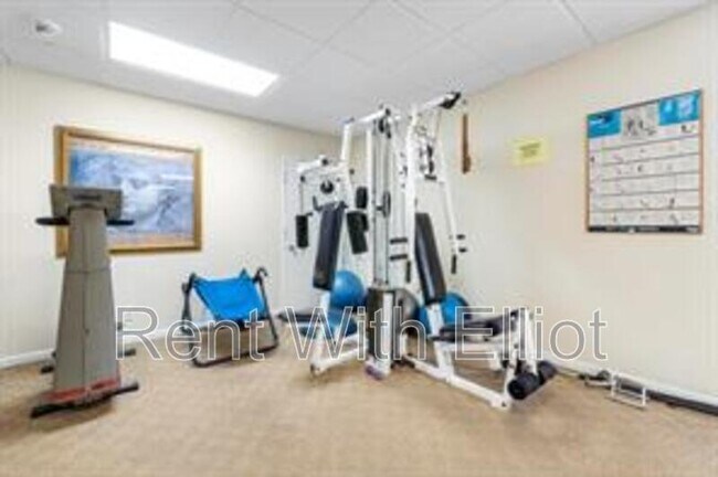 Building Photo - 1625 SE 10th Ave