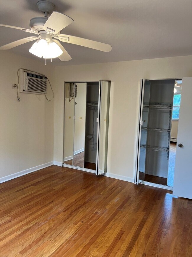 Building Photo - 7542 N Oakley Ave