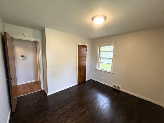 Building Photo - 9221 Waldorf Dr