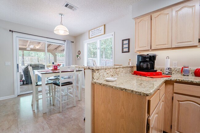 Building Photo - 3 Bed, 2 bath, in Hot Springs Village