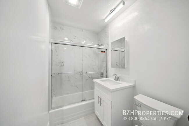 Building Photo - 326 Serrano Ave