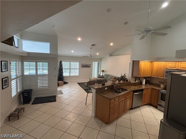 Building Photo - 1166 Royal Palm Dr