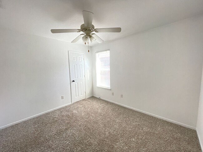 Building Photo - 360 Virtual Tour Available