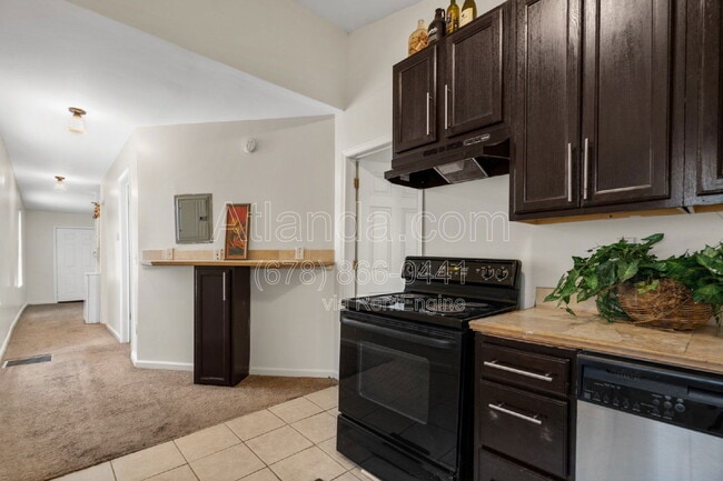 Building Photo - 153 Little St SE